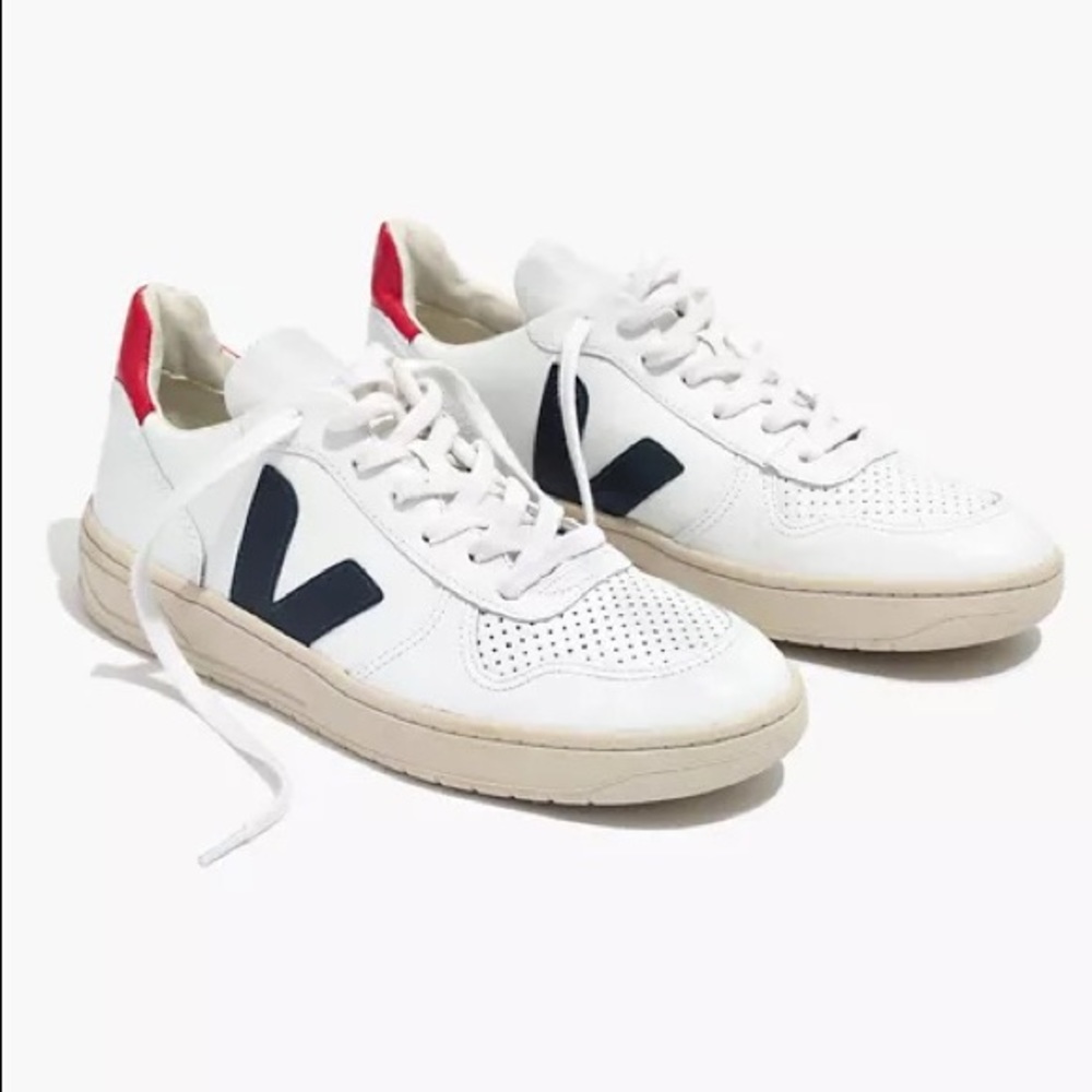 Veja sneakers, brand new, size 8